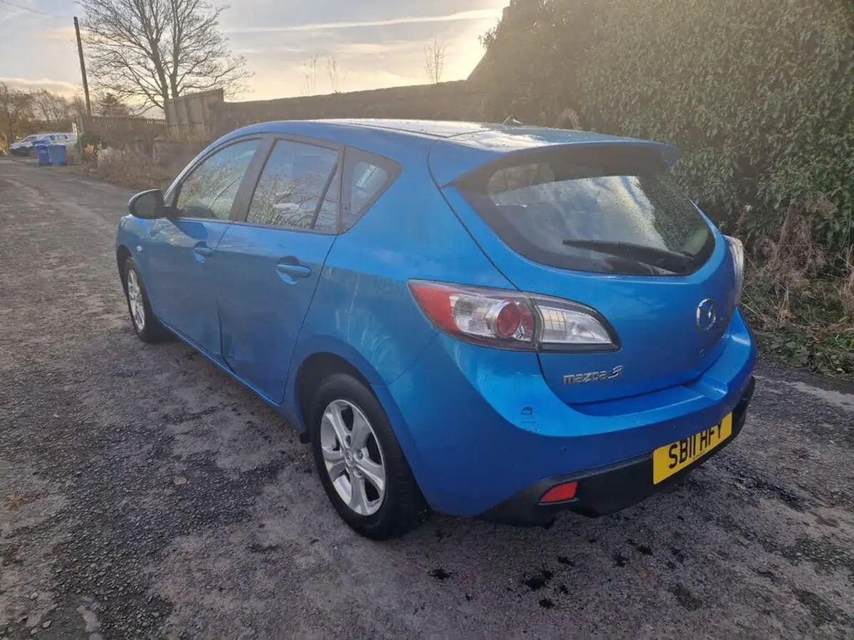 2011-mazda-mazda3-16-ts-hatchback-5d-big-2
