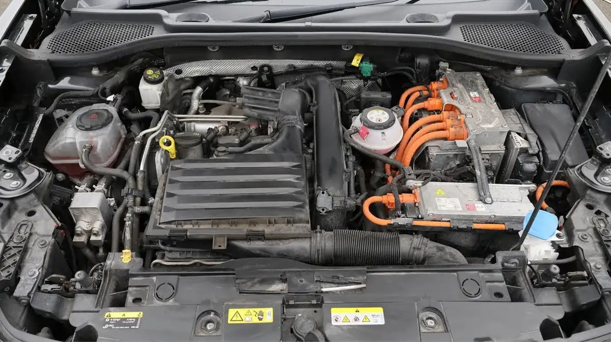 2021-cupra-formentor-14-e-hybrid-vz1-big-19