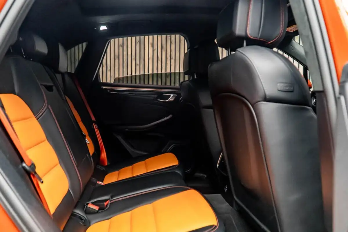 2023-porsche-macan-20-big-40