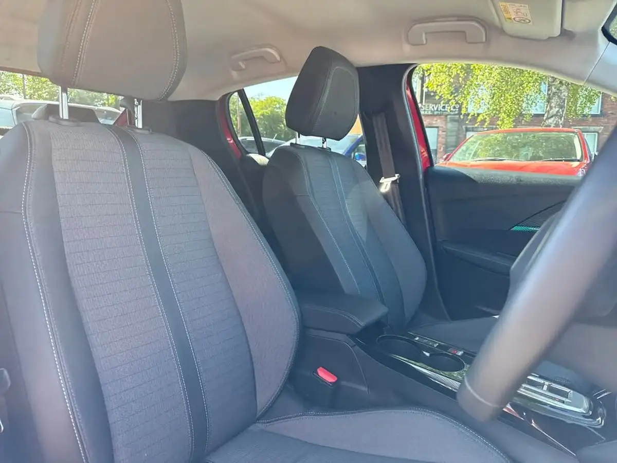 2023-peugeot-208-12-puretech-allure-premium-130ps-eat8-big-39
