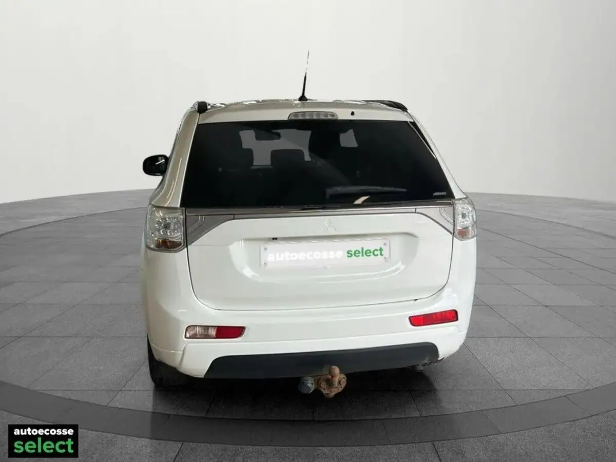 2015-mitsubishi-outlander-20-gx4h-phev-big-12