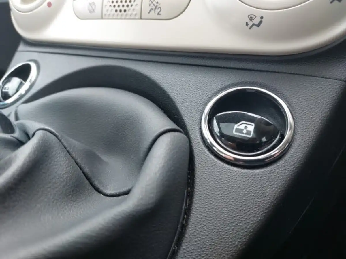 2021-fiat-500-10-lounge-big-10