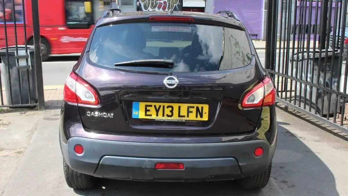 2013-nissan-qashqai-16-360-cvt-big-6