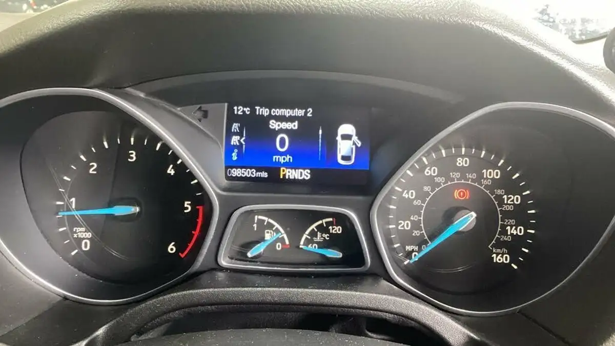 2016-ford-focus-15tdci-style-120ps-estate-powershift-big-8