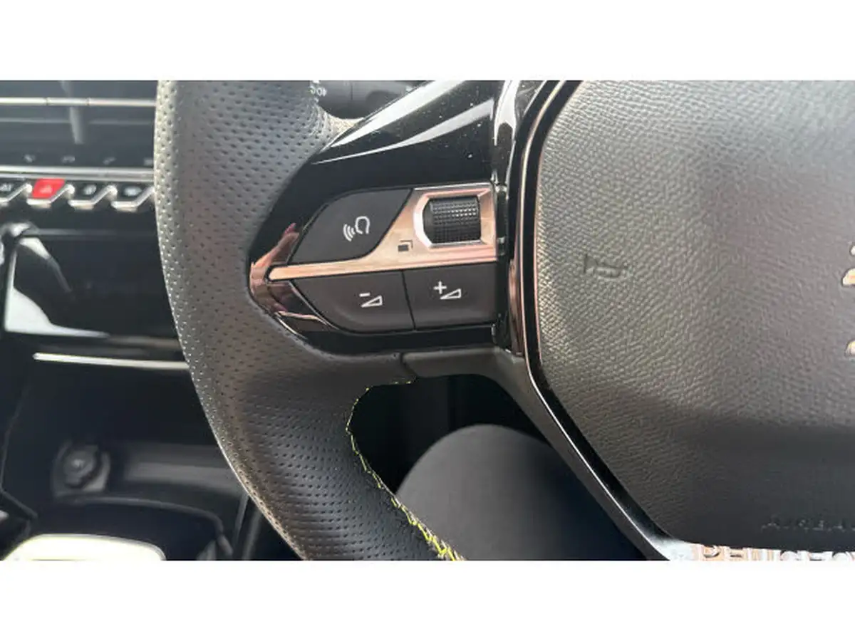 2022-peugeot-2008-suv-12-puretech-gt-big-30