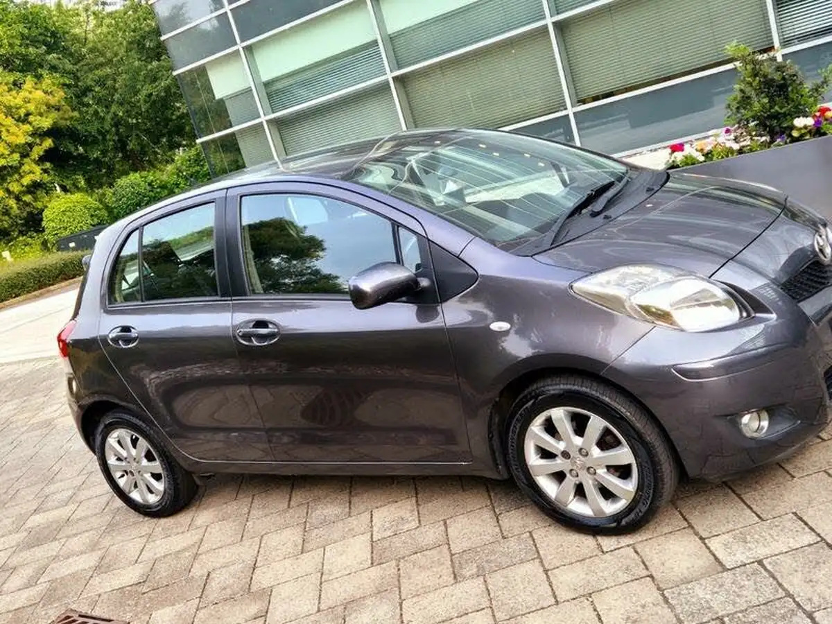 2011-toyota-yaris-133-t-spirit-vvt-i-101bhp-5d-big-5