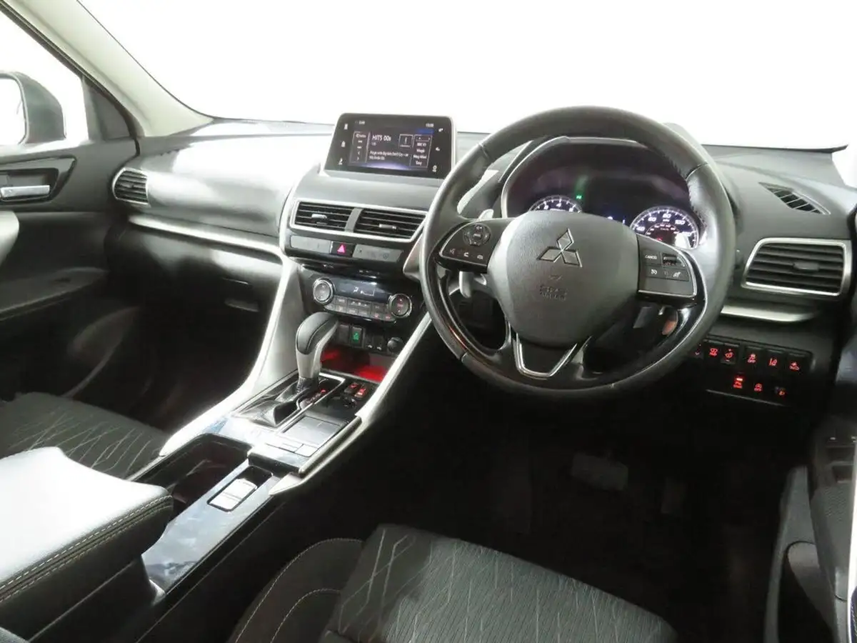 2019-mitsubishi-eclipse-cross-15-3-auto-big-1