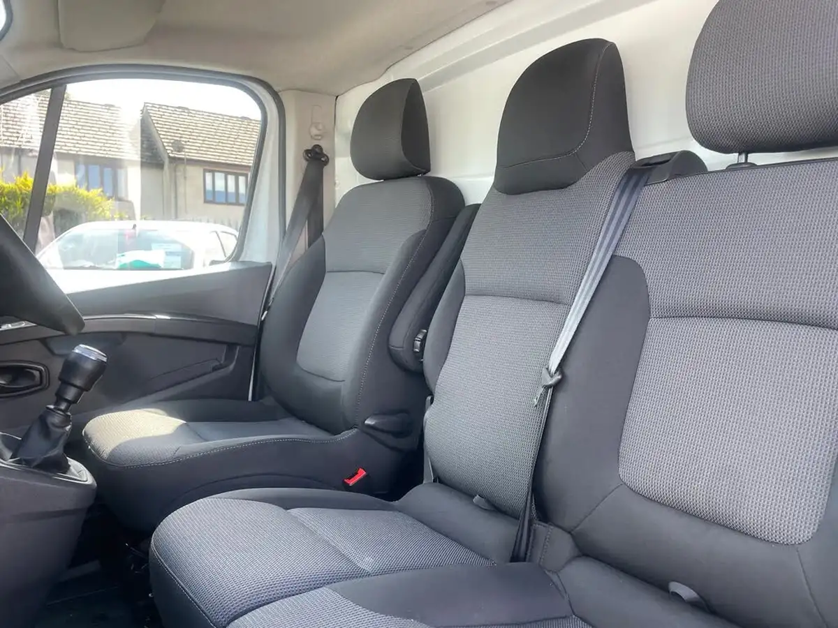 2022-renault-trafic-20dci-sl28-130-business-big-25