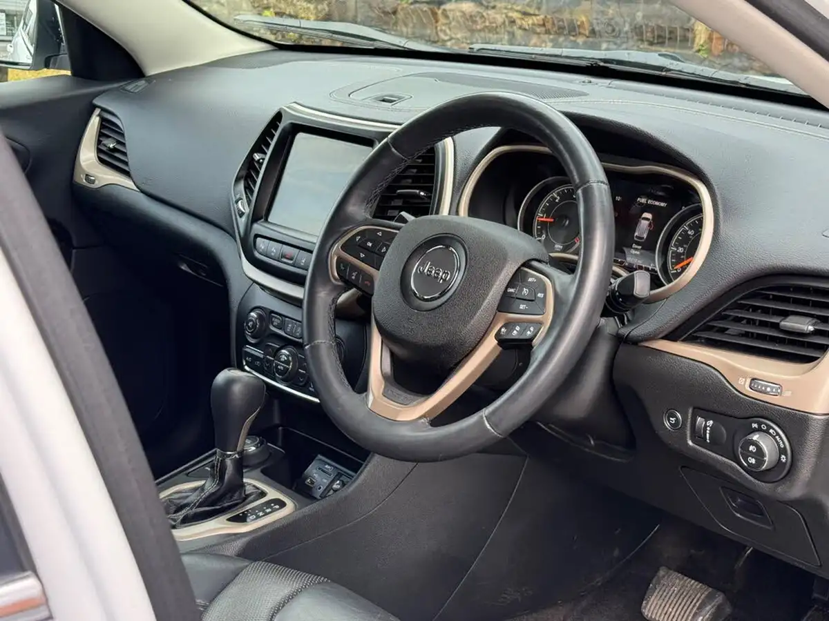 2016-jeep-cherokee-22multijet-ii-limited-ss-big-10