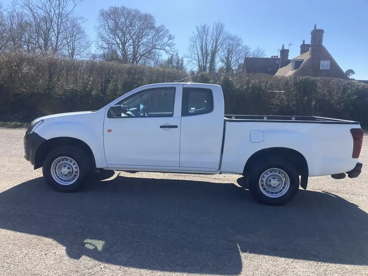2019-isuzu-d-max-19td-utility-4x4-extended-pick-up-big-5