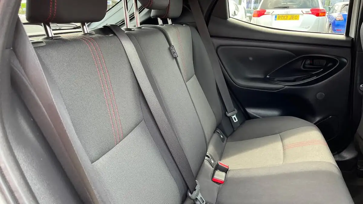 2022-toyota-yaris-15-vvt-i-gr-sport-big-11