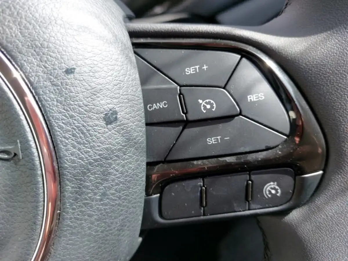 2022-jeep-renegade-13-gse-night-eagle-big-15