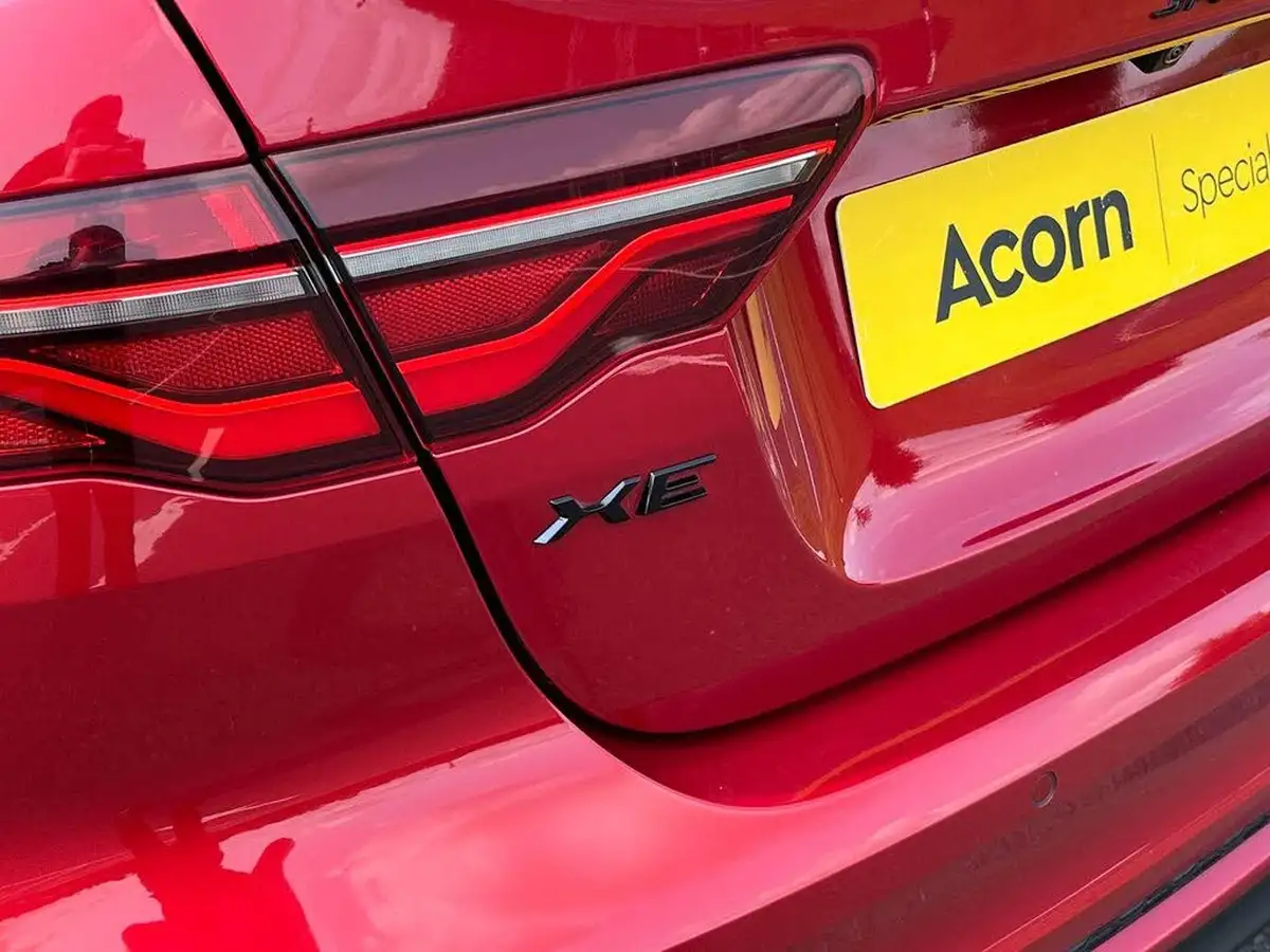 2024-jaguar-xe-big-35