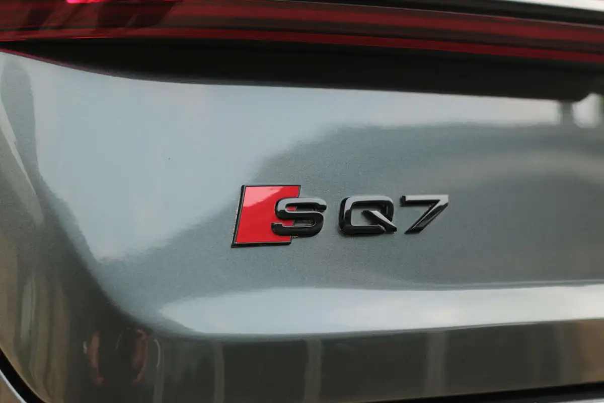 2022-audi-sq7-40-tfsi-black-edition-big-34