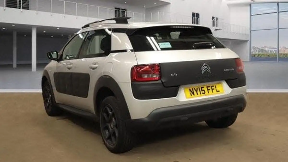 2015-citroen-c4-cactus-16bluehdi-feel-big-2