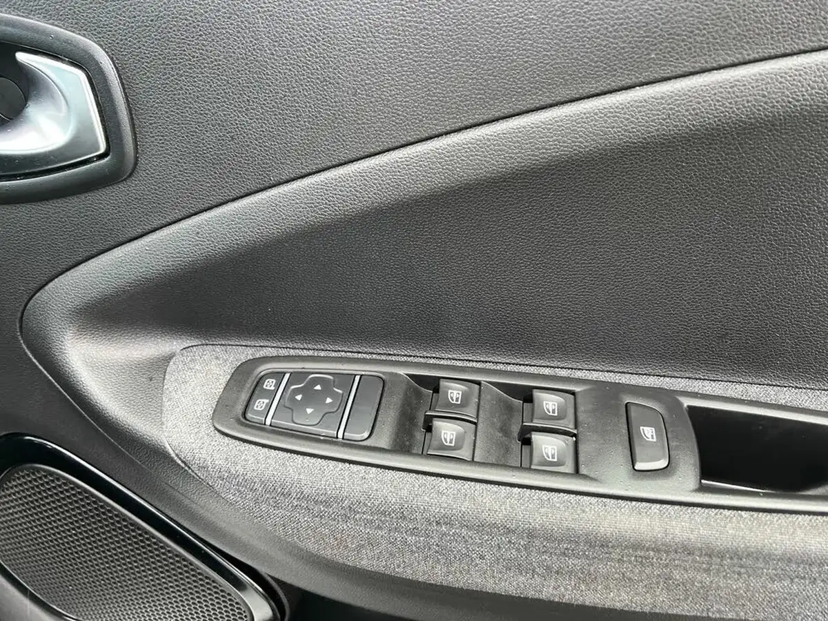 2021-renault-zoe-e-i-iconic-110ps-r110ze50-big-24