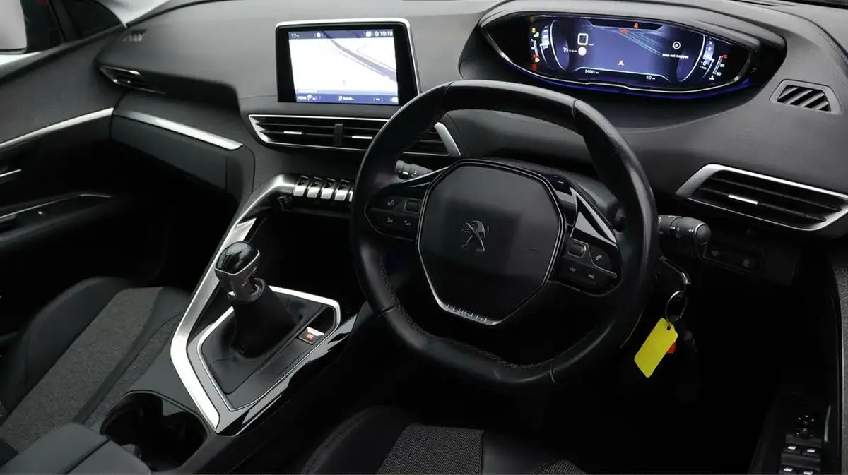 2019-peugeot-3008-suv-12-puretech-allure-big-9