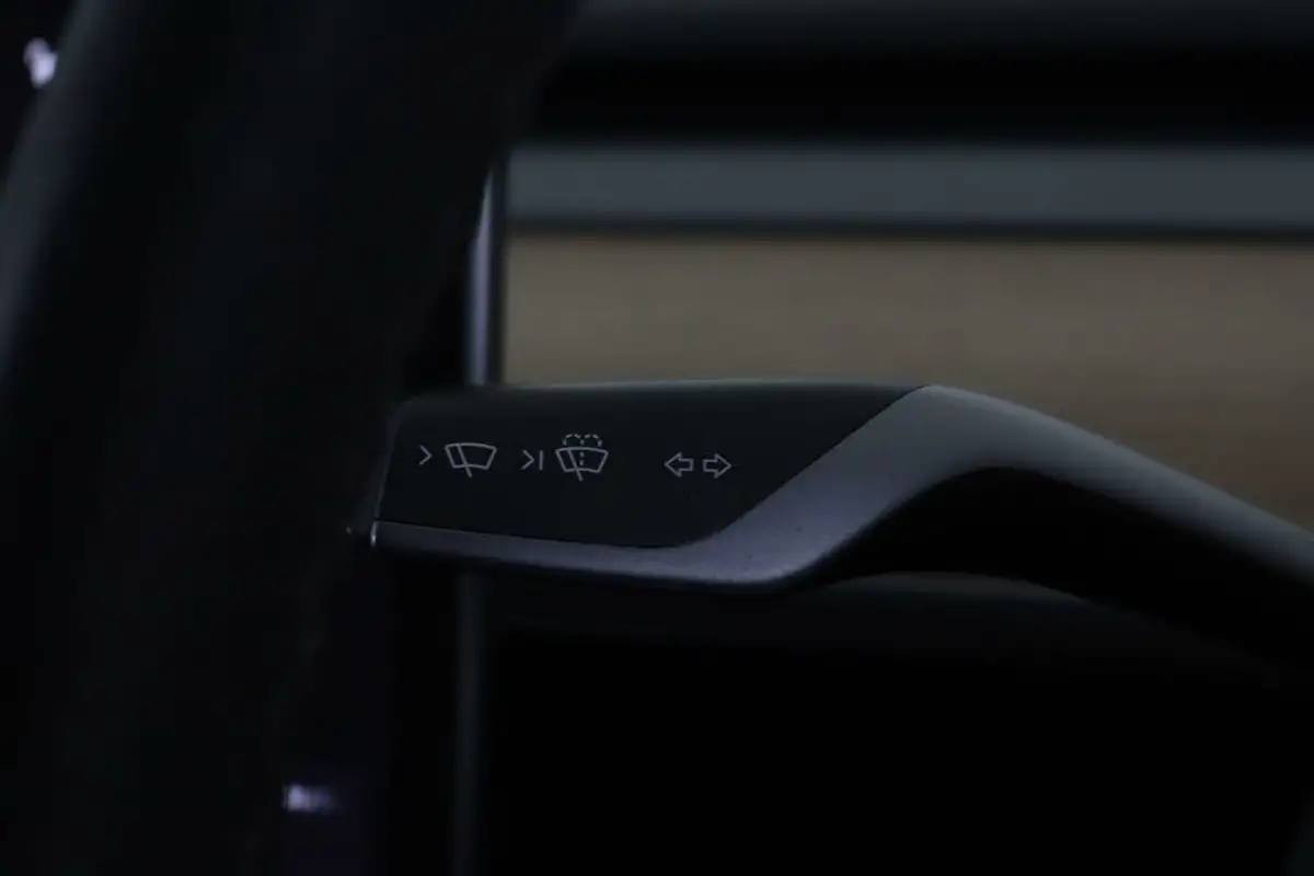 2022-tesla-model-3-e-rwd-big-22