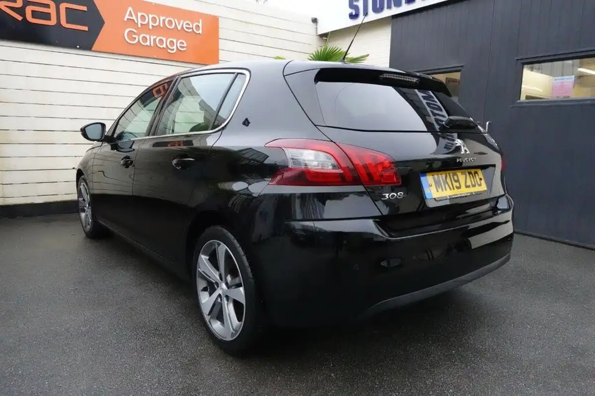 2019-peugeot-308-12-puretech-allure-110bhp-big-15