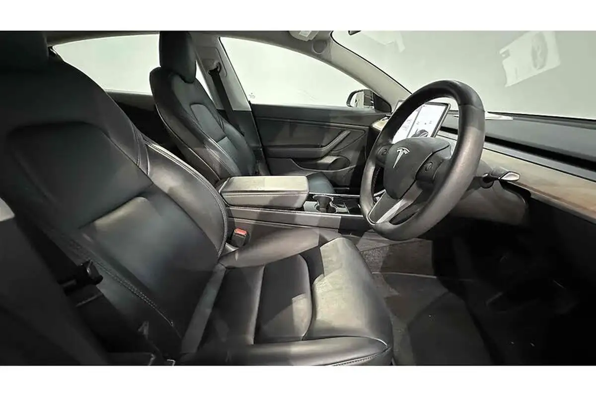 2020-tesla-model-3-e-long-range-big-32
