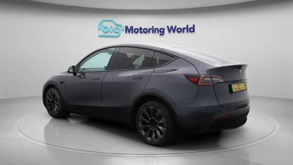 2022-tesla-model-y-e-long-range-big-5
