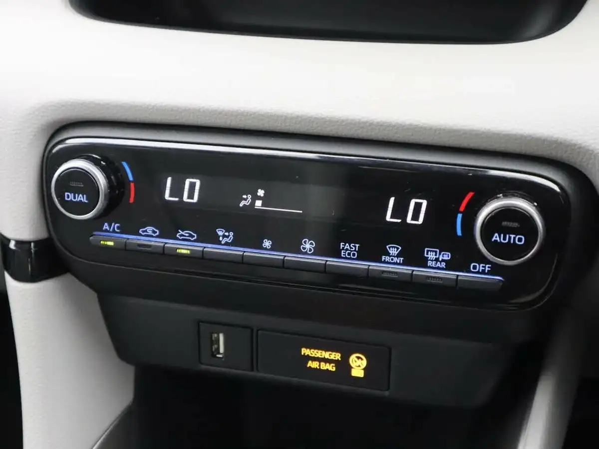 2022-toyota-yaris-15-vvt-i-excel-big-26