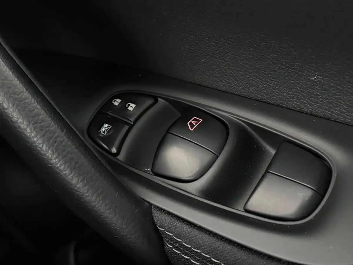 2016-nissan-qashqai-12-dig-t-n-connecta-xtronic-cvt-big-25