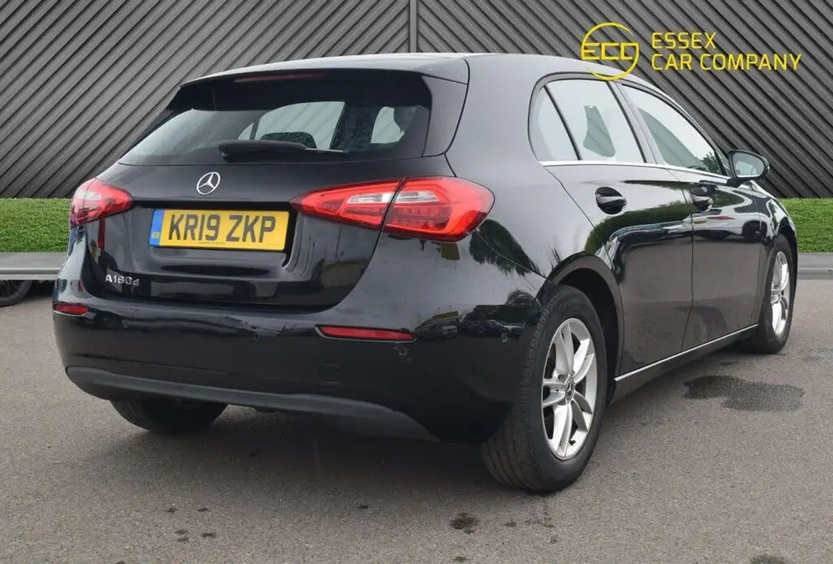 2019-mercedes-benz-a-class-15d-a180d-se-executive-7g-dct-big-9