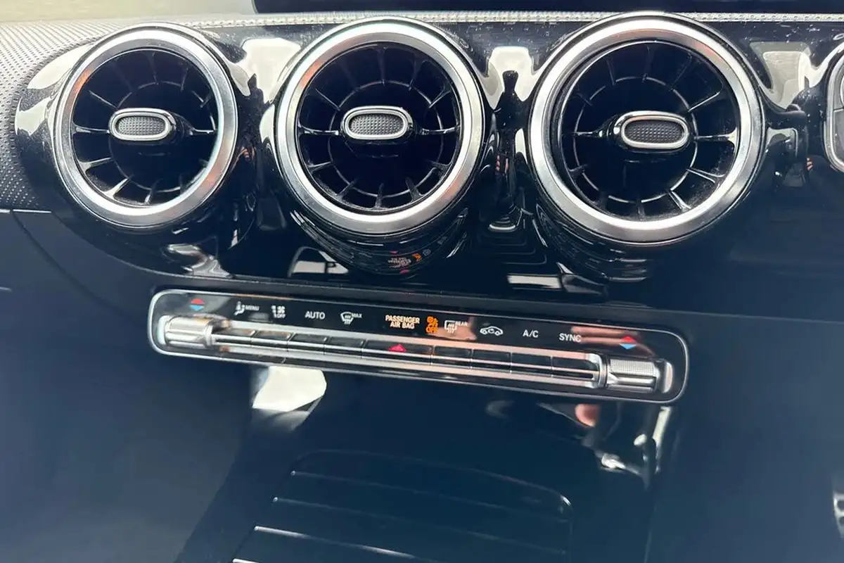 2022-mercedes-benz-cla-13-cla-200-amg-line-shooting-brake-5d-big-20