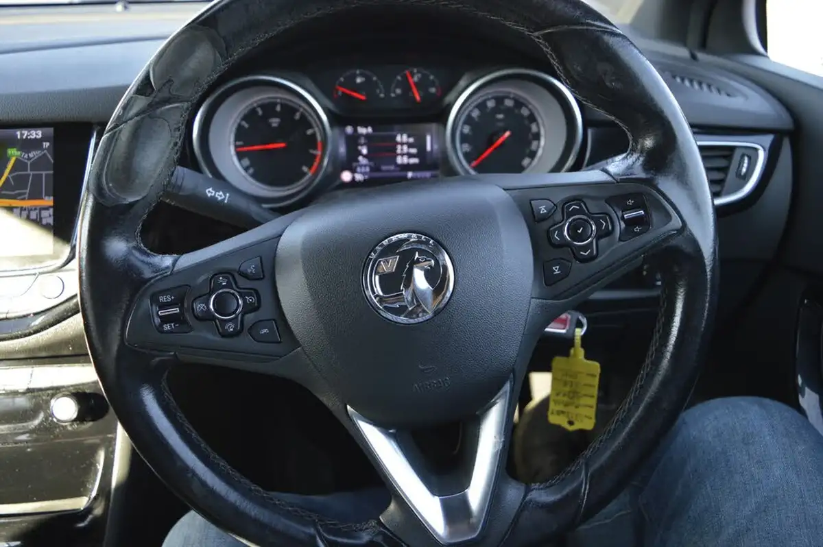2017-vauxhall-astra-14i-16v-turbo-sri-nav-150ps-ss-sport-tourer-auto-big-15