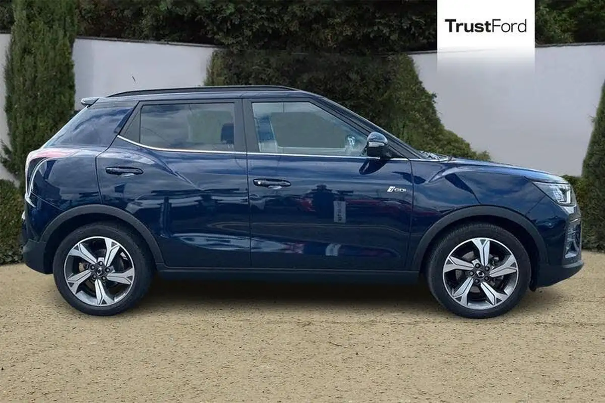 2024-kgm-ssangyong-tivoli-15-k40-big-2