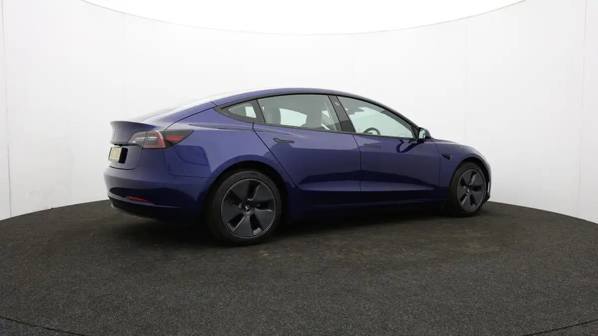 2022-tesla-model-3-e-rwd-big-36