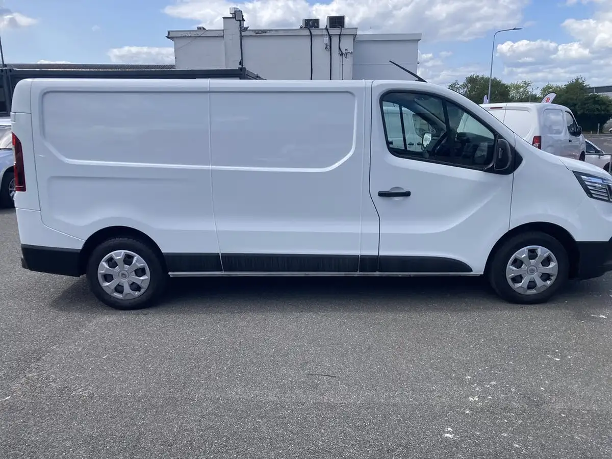 2023-renault-trafic-20dci-ll30-130-business-panel-big-4