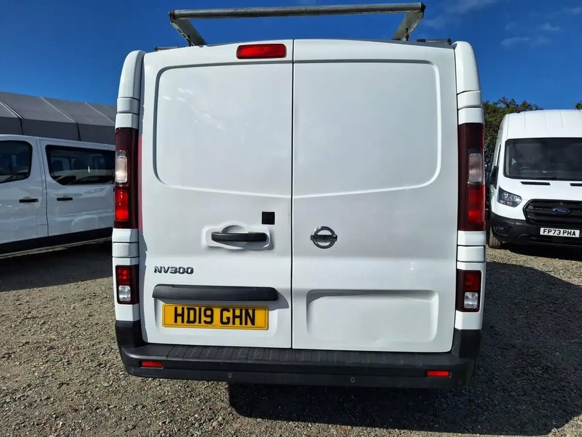 2019-nissan-nv300-16dci-tekna-l1h1-120ps-10t-panel-van-big-5
