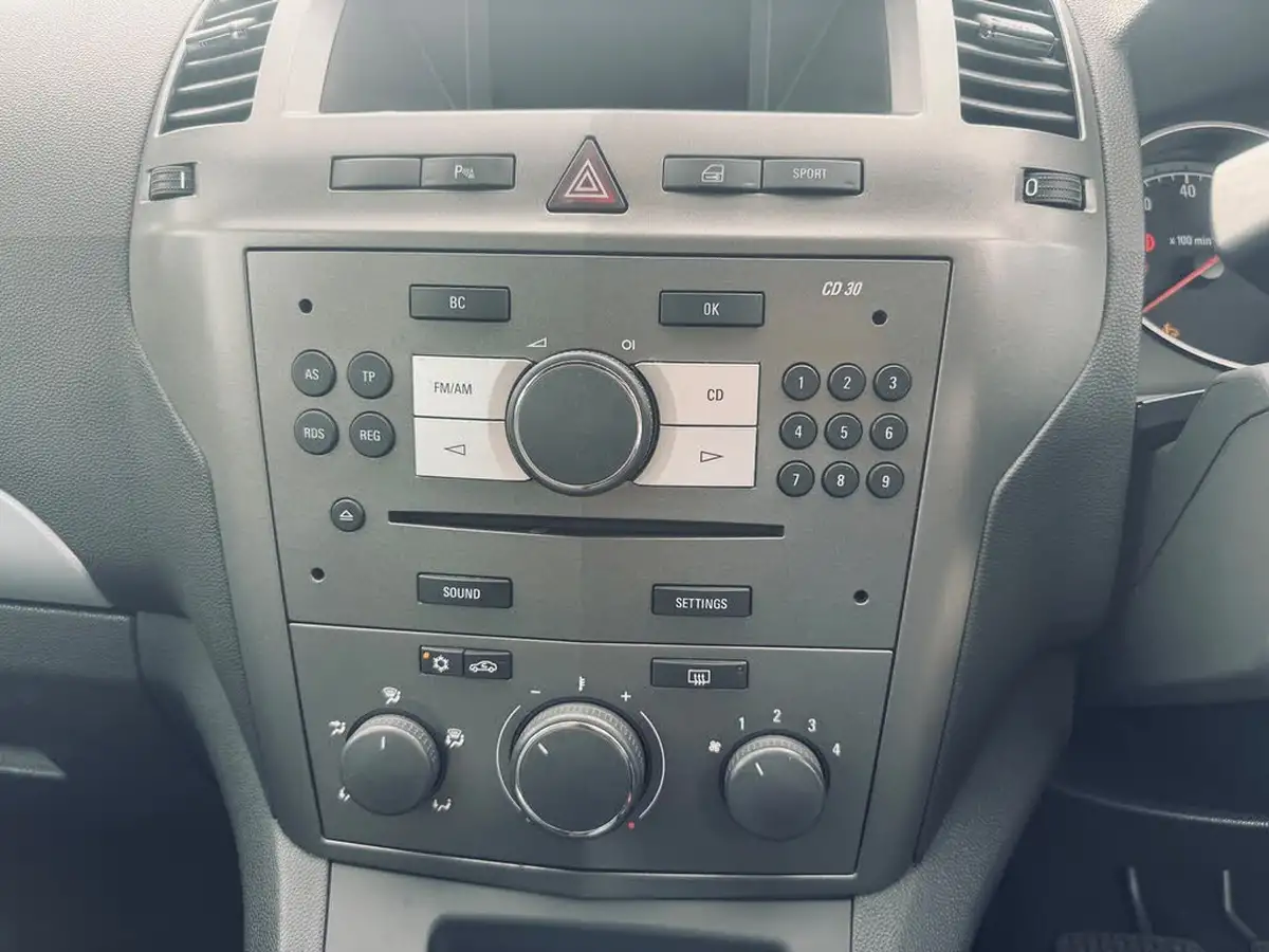 2007-vauxhall-zafira-18-design-easytronic-big-30