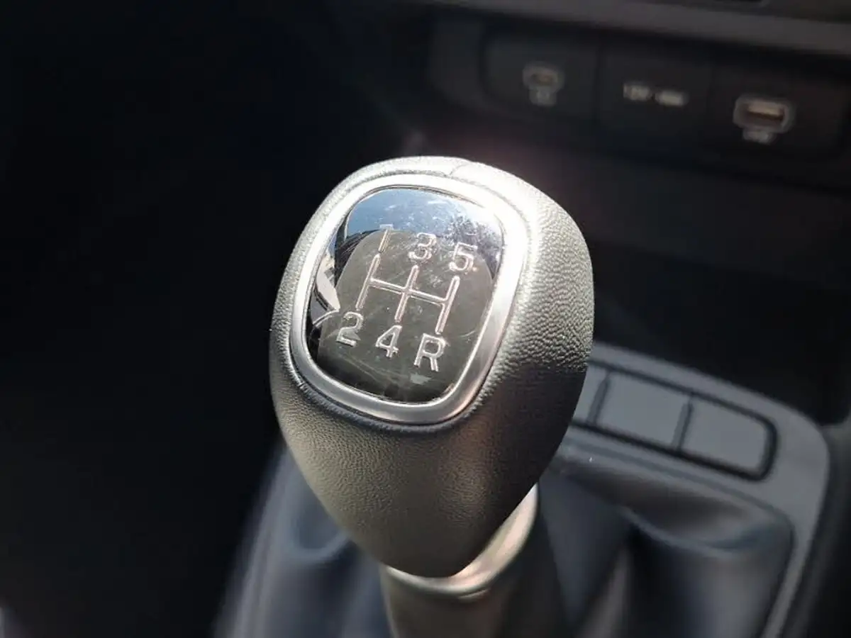 2024-hyundai-i10-12-advance-84ps-big-18