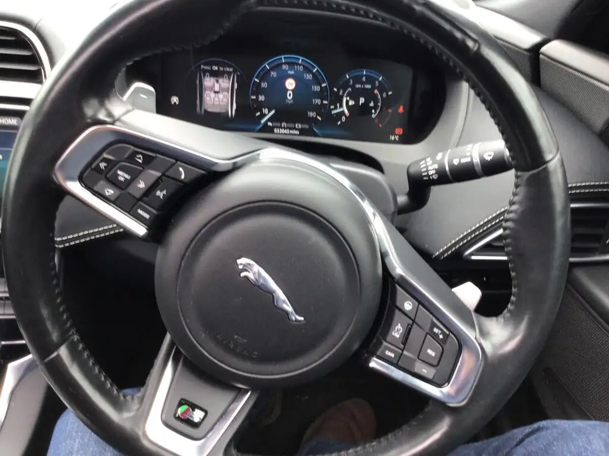 2019-jaguar-xe-30i-v6-sc-s-big-39
