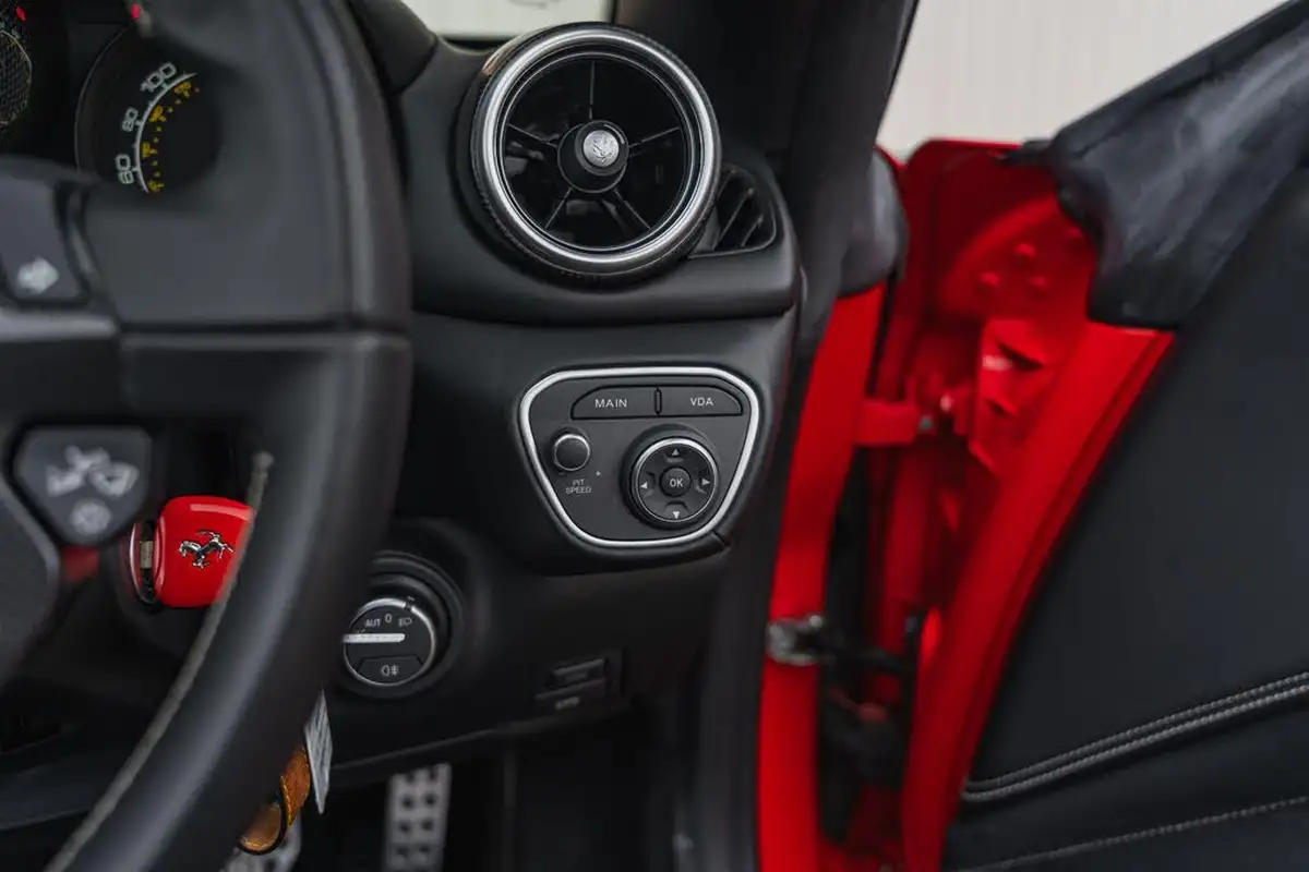 2015-ferrari-california-39-t-big-49