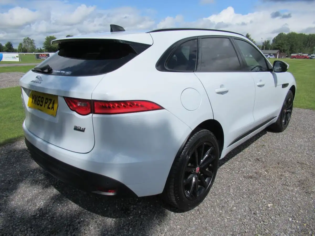 2019-jaguar-f-pace-20-i4d-chequered-flag-180ps-big-5