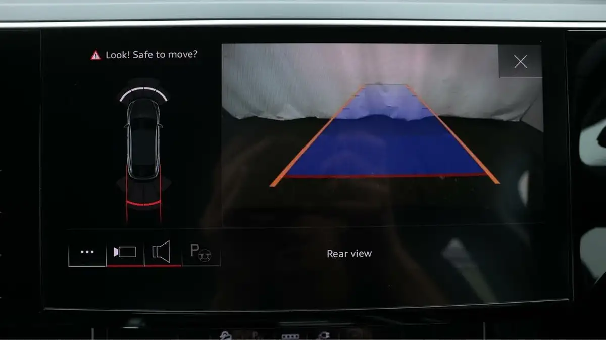 2022-audi-e-tron-50e-technik-sportback-big-28