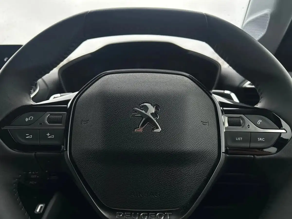 2022-peugeot-208-12-puretech-active-premium-100bhp-eat8-big-18