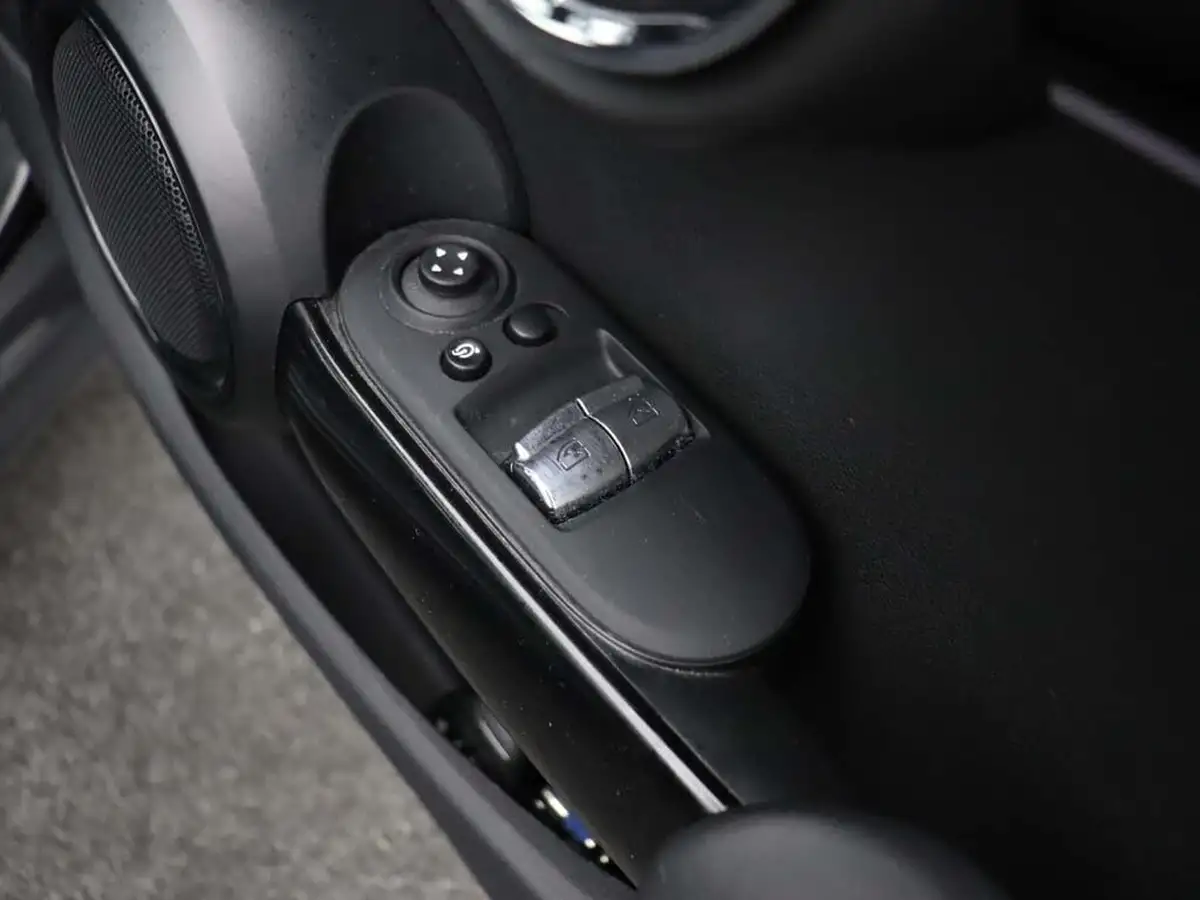 2021-mini-cooper-e-cooper-s-shadow-edition-big-22
