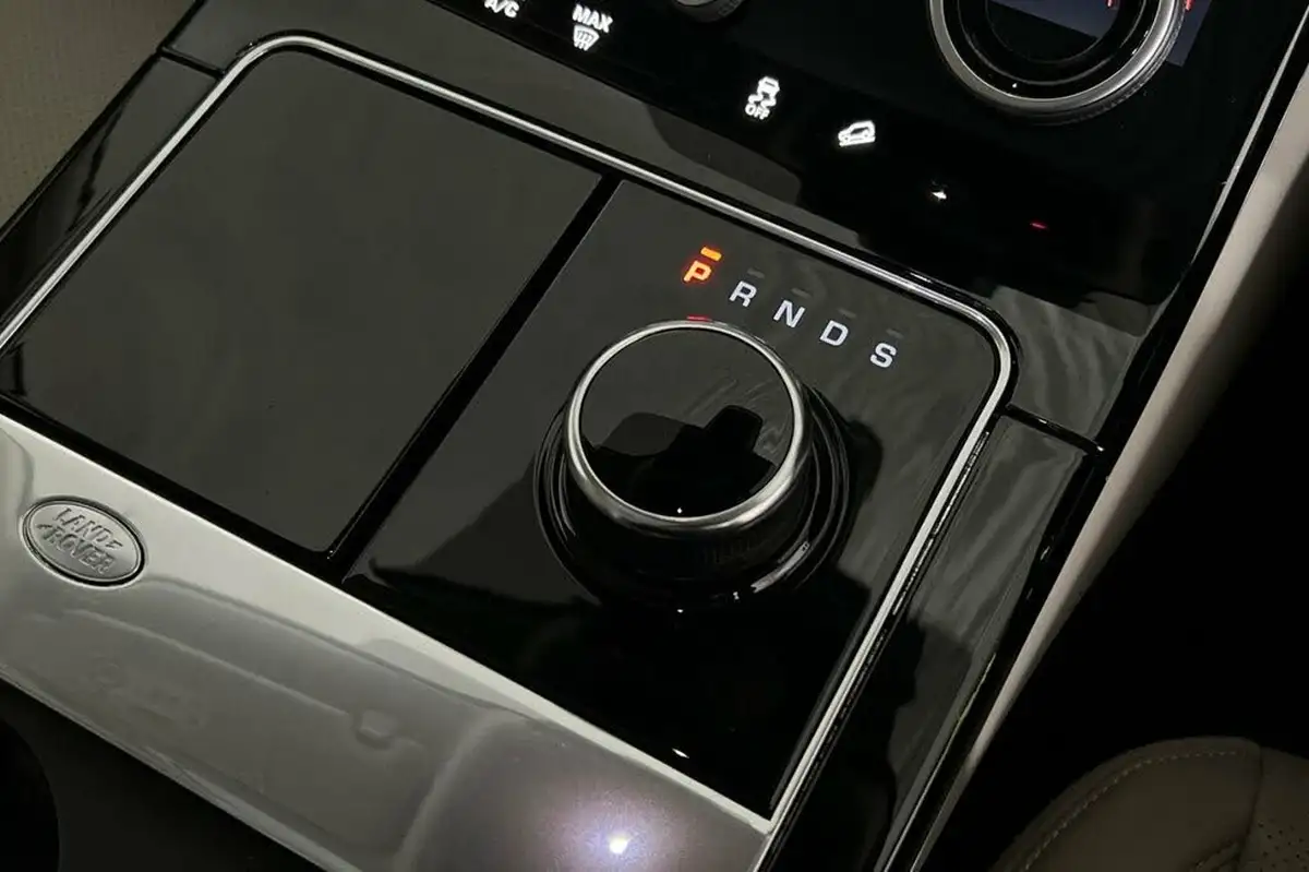 2019-land-rover-range-rover-velar-20-p250-s-big-37