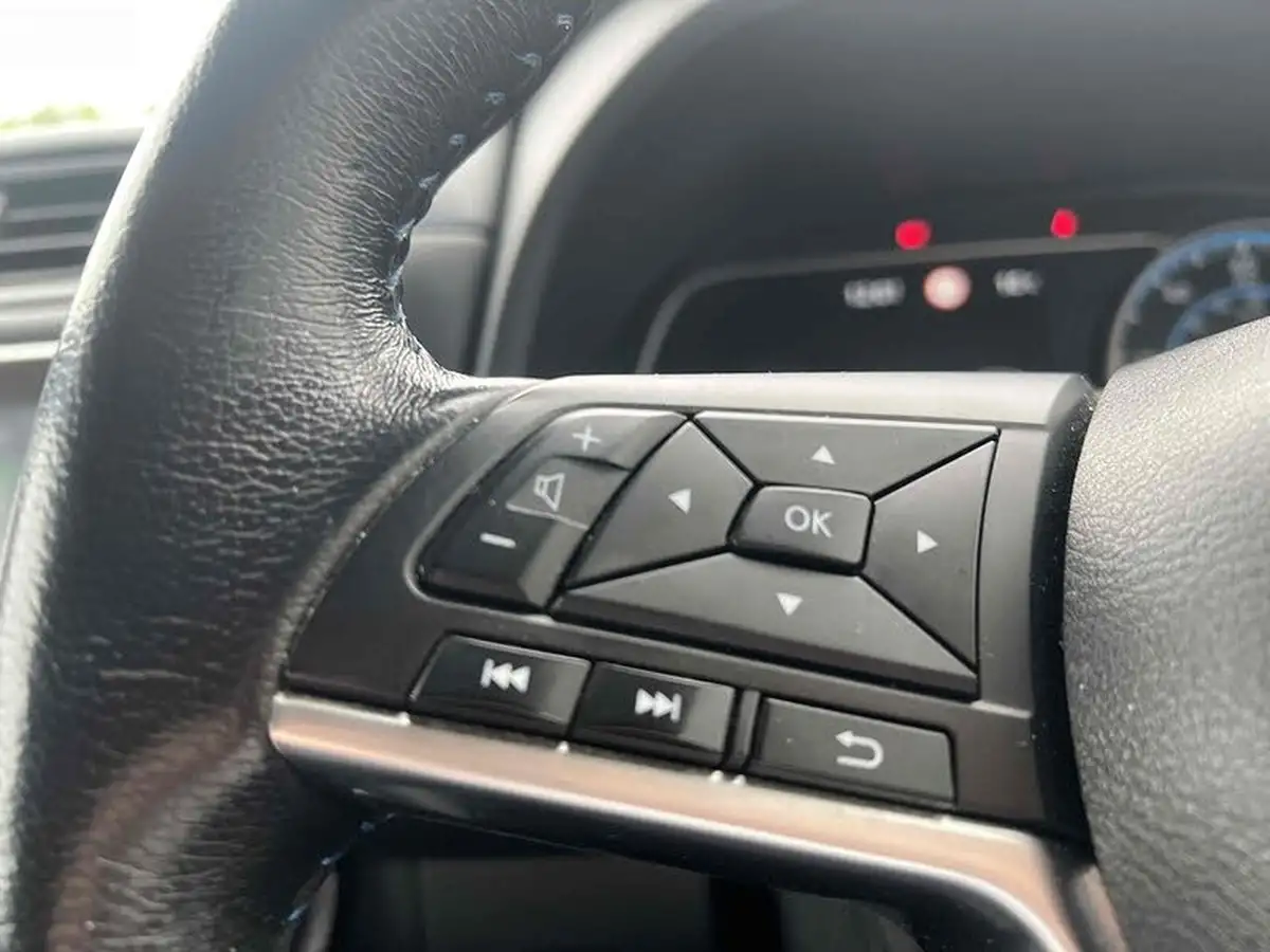 2020-nissan-leaf-e-tekna-big-37