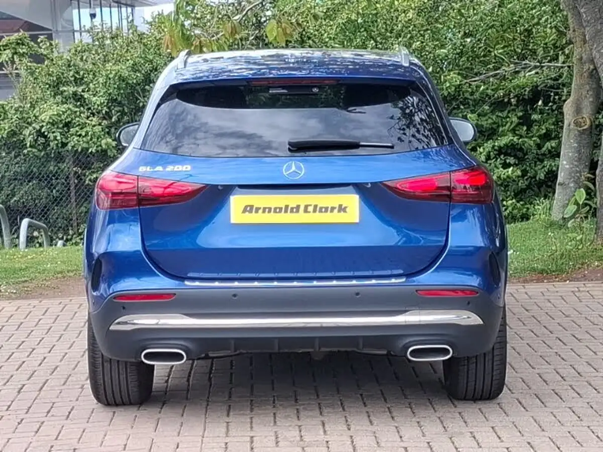 2024-mercedes-benz-gla-class-13-gla-200-amg-line-executive-big-18