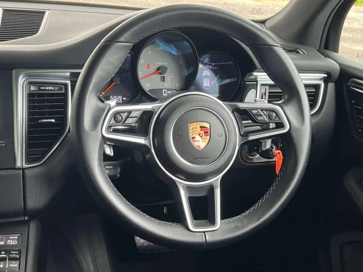 2018-porsche-macan-30-s-big-37