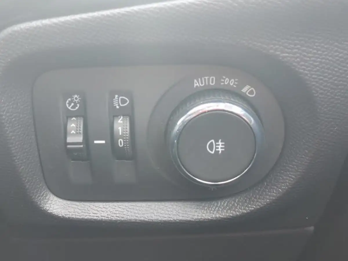 2020-vauxhall-corsa-12-turbo-se-nav-big-16