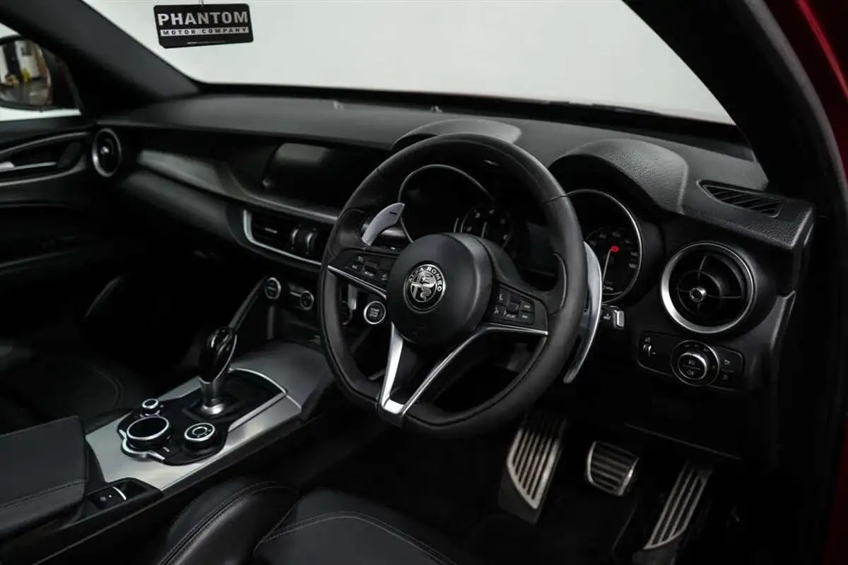 2017-alfa-romeo-stelvio-22td-milano-big-24