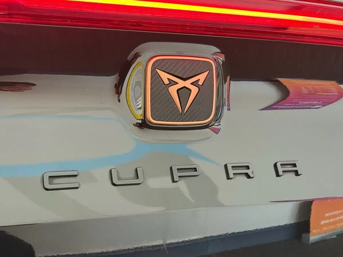 2021-cupra-formentor-14-e-hybrid-vz2-big-37
