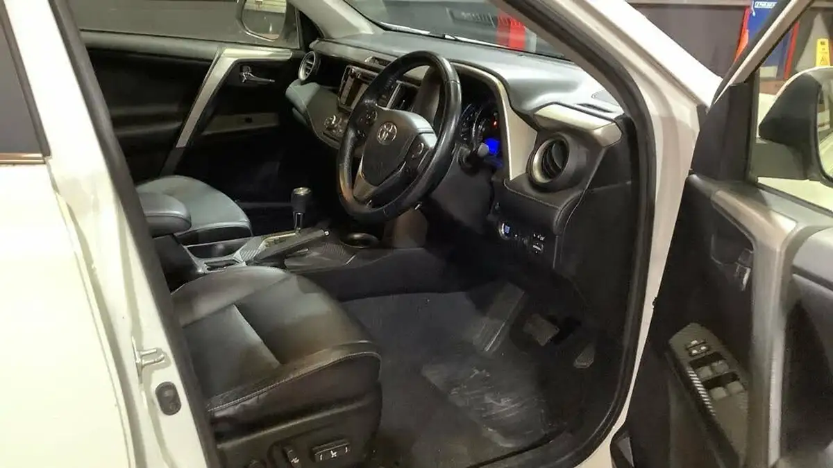 2013-toyota-rav4-22td-invincible-22d-cat-auto-big-9